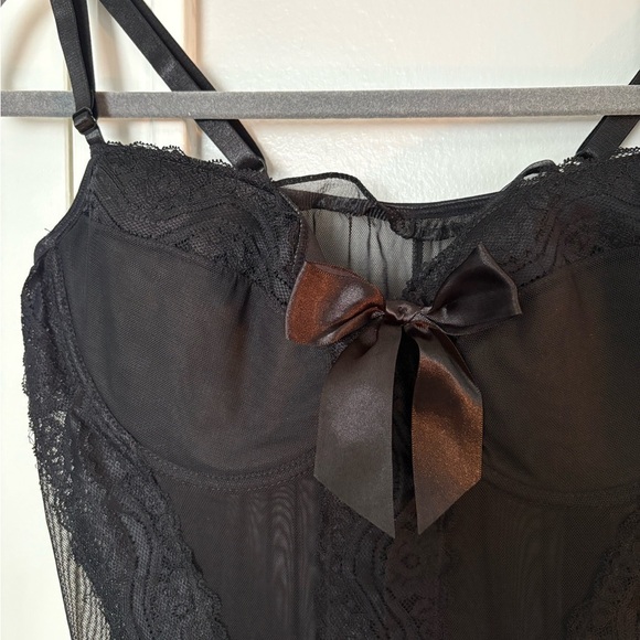 Leg Avenue Elegant Black Lace Bustier - Picture 2 of 5